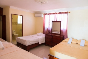 Apartamento 1 Habitacion con camas separadas, cocina, sala-comedor, wi-fi, aire, TV, cable y parqueo. RD$1,899/noche